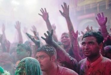 Umat Muslim dan Hindu Bentrok Dalam Perayaan Holi di India