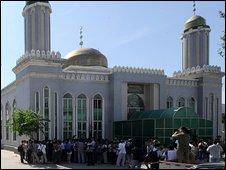 China Melarang Masjid Urumqi Digunakan Untuk Shalat