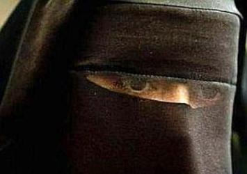 Alasan Sulit Identifikasi, Pejabat Italia Larang Muslimah Pakai Burqa