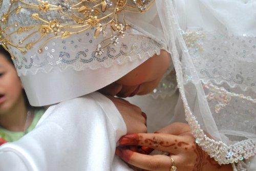 Voa-Islamic Parenting (41): Ini 3 Ciri Istri yang Membuat Suami Selalu Jatuh Hati