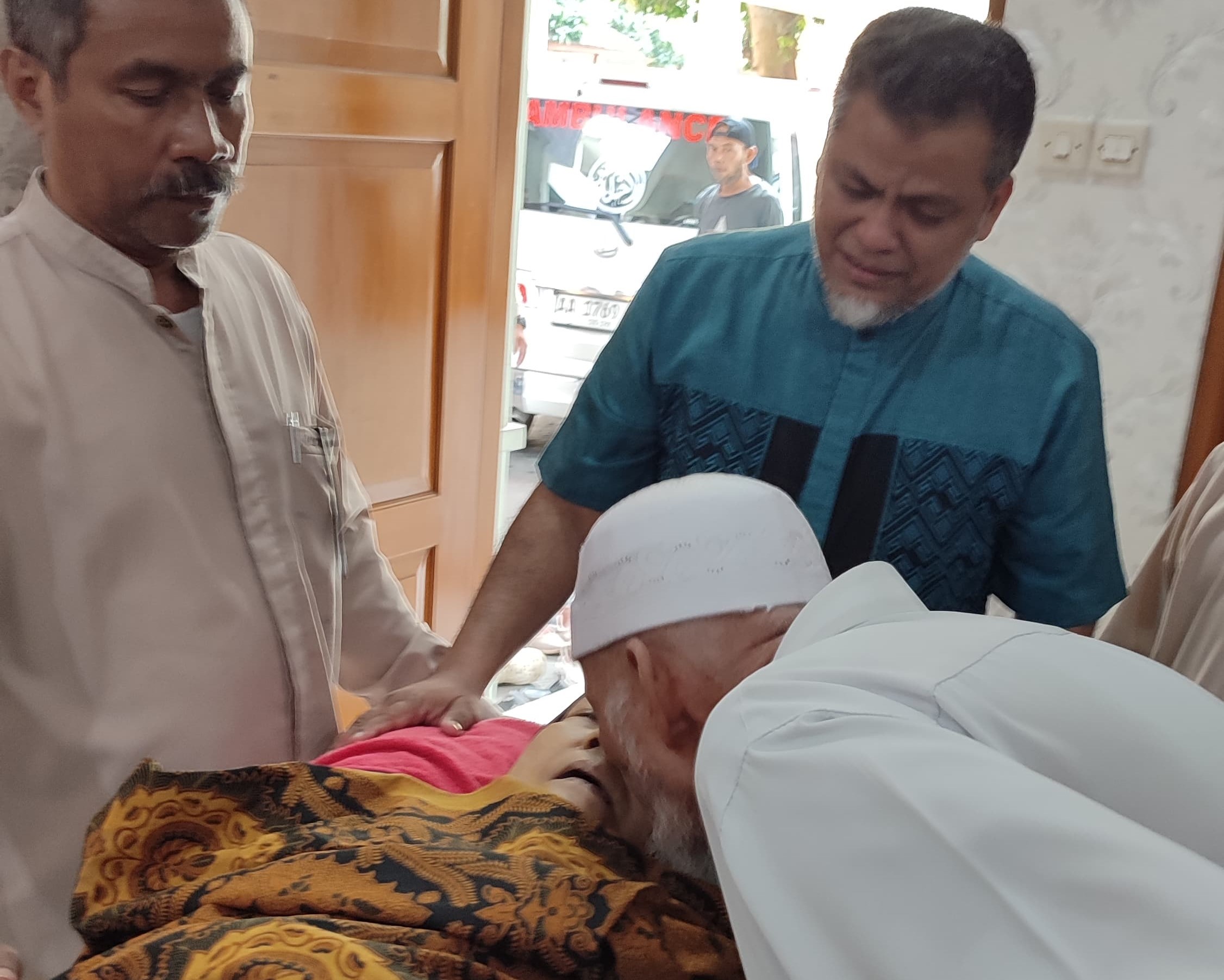 Momen Haru Ustadz Abu Bakar Ba'asyir Lepas Kepergian Istri Tercinta, Umi Ichun