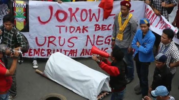Benarkah Kursi Jokowi Sudah Goyang?