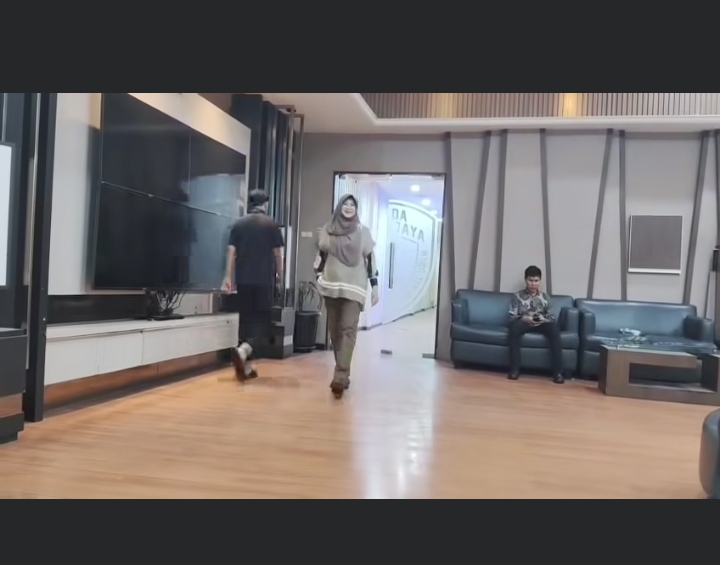 Dokter Tifa Sebut Wajib Lapor sebagai “Tahanan Kota”, Singgung Kasus Ijazah Jokowi