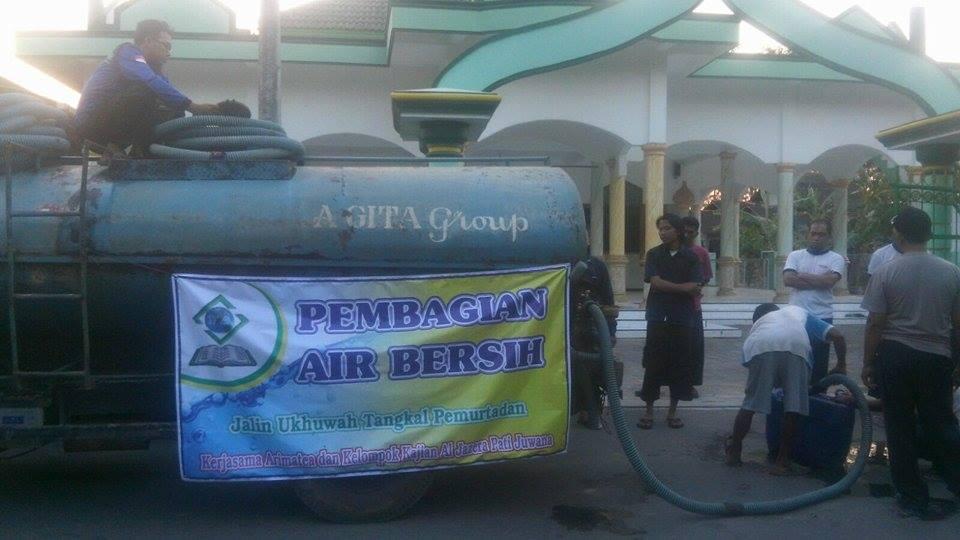 Cegah Pemurtadan, ARIMATEA & Kelompok Kajian Al-Jazera Gelar Baksos Pembagian Air Bersih