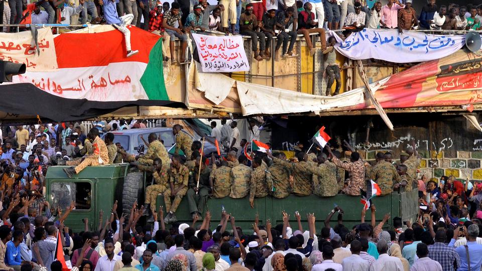 Militer Sudan Tangkap Beberapa Anggota Partai Omar Al-Bashir