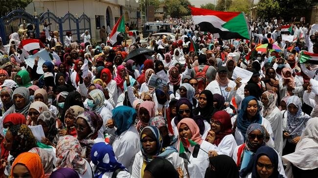 Militer Sudan Ancam Demonstran yang Halangi Jalan ke Markas Kemenhan