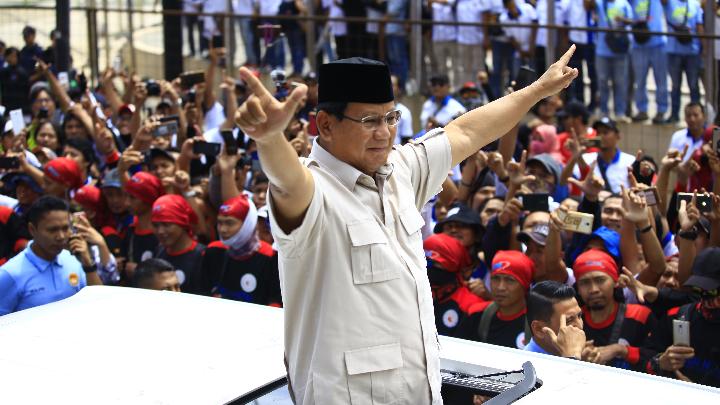 Di Depan Buruh, Prabowo Sampaikan 3 Pantun Politik