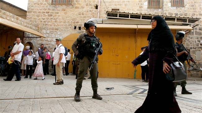 Pemukim Israel Tertangkap Kamera Serang Keluarga Palestina dengan Batu