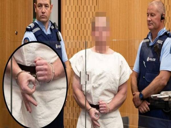 Tanpa Rasa Bersalah, Penyerang Masjid di Selandia Baru Pamerkan Simbol 'White Power' di Pengadilan