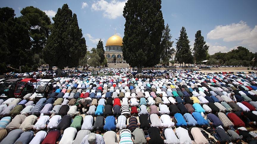 Ratusan Ribu Jamaah Padati Masjid Al-Aqsha pada Jumat Pertama Ramadhan