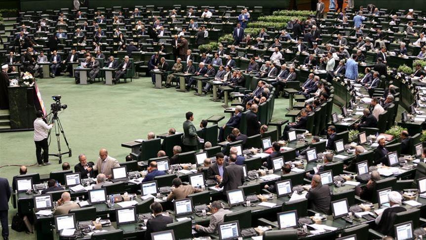 Bendera AS Dibakar Saat Sidang Parlemen Iran