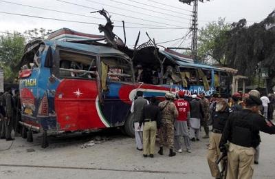 Serangan Bom di Sebuah Bus di Peshawar Tewaskan 15 Pegawai Pemerintah Pakistan