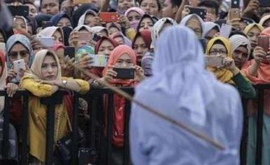 Dua Wanita Malysia Dihukum Cambuk dan Denda Karena Melakukan Hubungan Sex Sesama Jenis