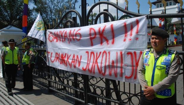 Jokowi Biarkan Buruh Cina Membludak, Ratusan Ribu Buruh Indonesia DiPHK