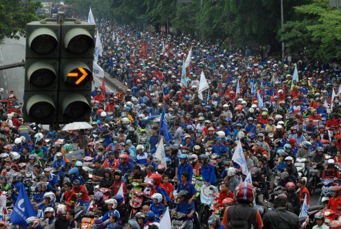 Massa Teriak Turunkan Jokowi, Presiden KSPI: Jangan!