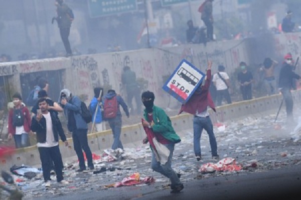 105 Mahasiswa Harus Dirawat Usai Aksi Menolak RKHUP di Gedung DPRD Jabar