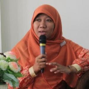 Jubir Muslimah HTI: Sistem Kapitalisme Sebabkan Banyak Wanita Karir