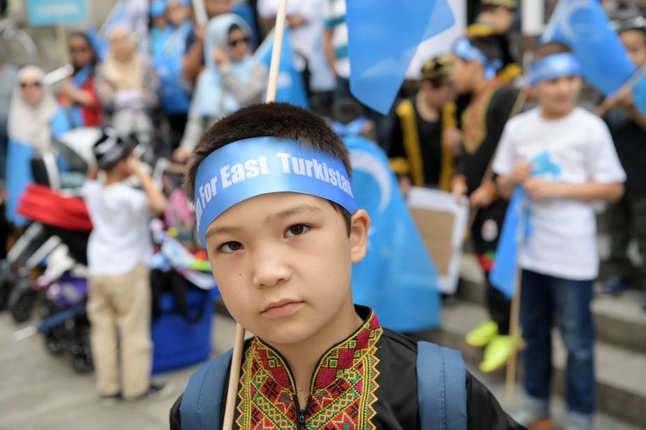 Kesaksian Akbar, Suara Muslim Uighur yang Terbungkam - VOA-ISLAM.COM