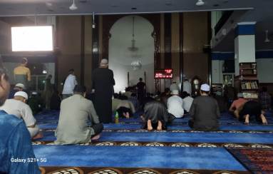 Suasana I’tikaf di Masjid Istighfar Singapura dan Sahur ‘Makan Berdamai’ Kebuli