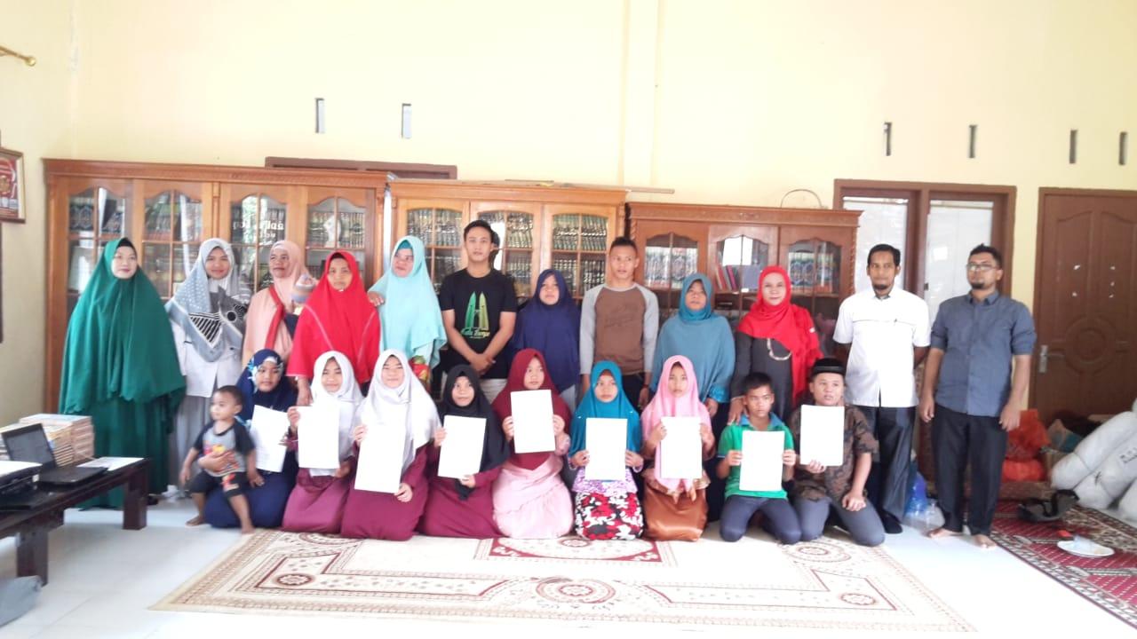 Baitul Mal Aceh Salurkan Beasiswa untuk 30 Anak Muallaf