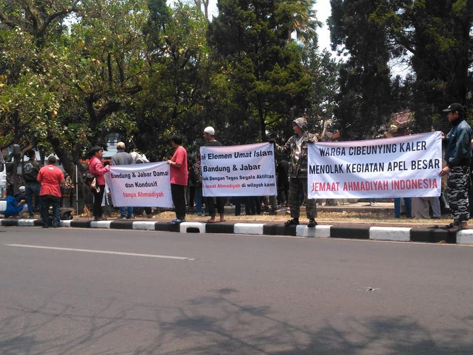 Laskar Umat Islam dan Warga Bandung Tolak Apel Jamaah Ahmadiyah Indonesia 