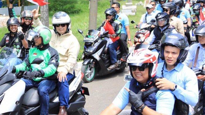 Dibonceng Gojek, Prabowo Hadiri Kopdar Ojek Online di Sentul